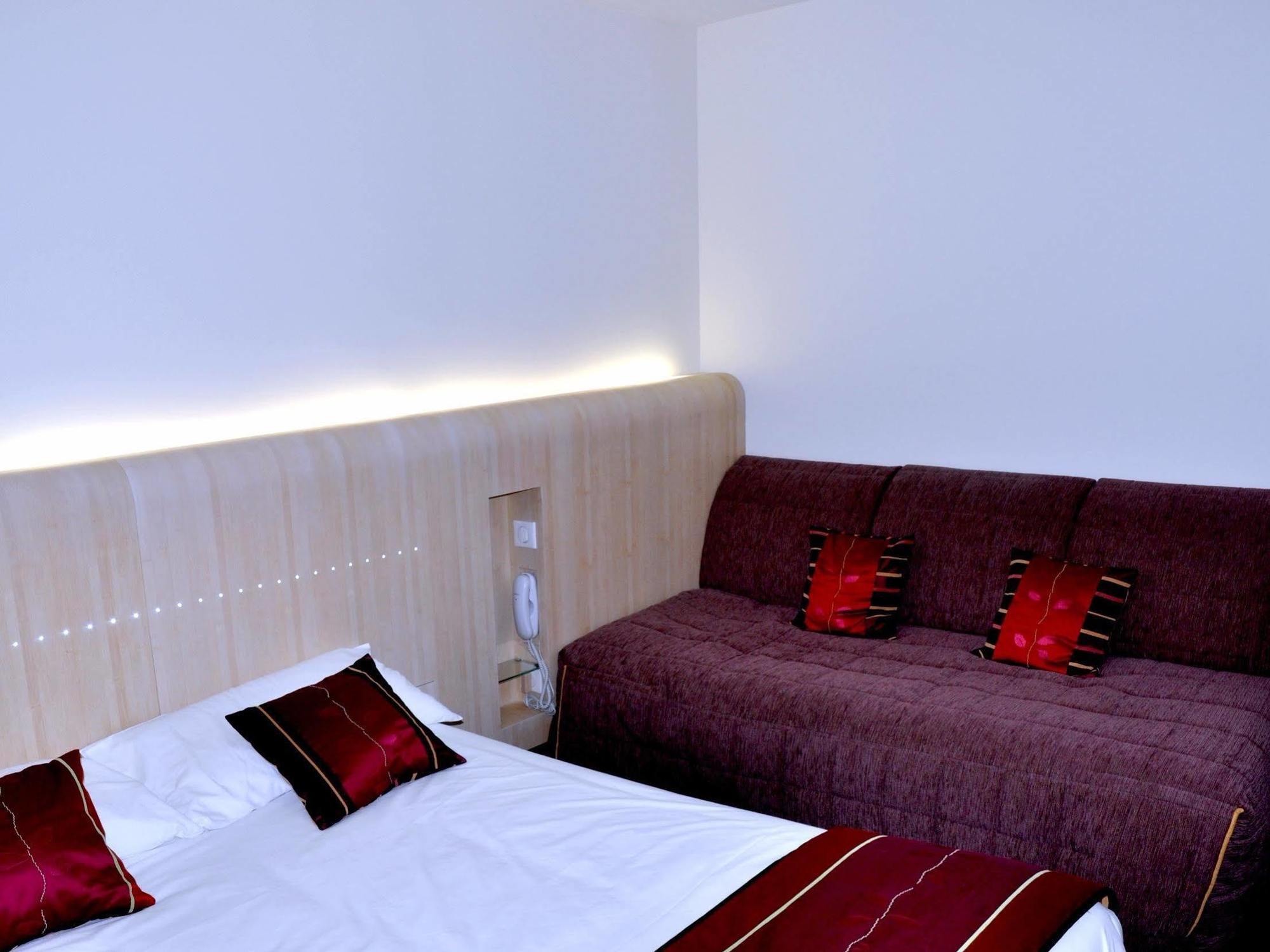 Relais De L'Abbaye Hotel Charlieu Екстериор снимка